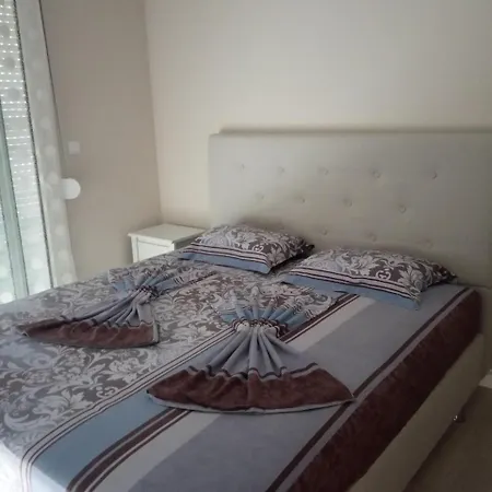 елена * Néa Péramos