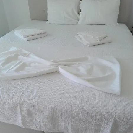 елена * Néa Péramos