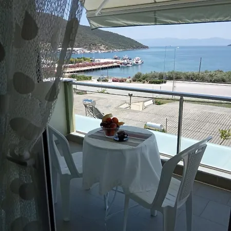 елена Apartment Néa Péramos