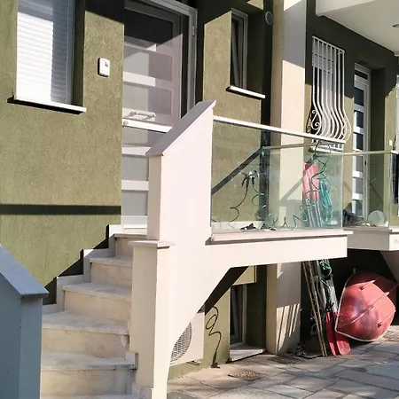 елена Néa Péramos