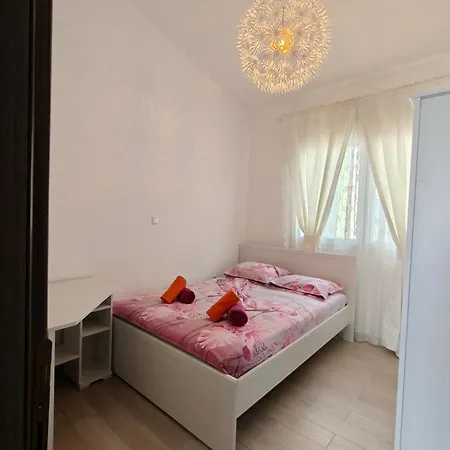 елена Apartment *