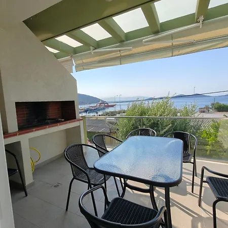 елена Apartment Néa Péramos