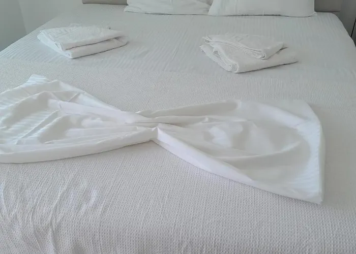 елена * Néa Péramos