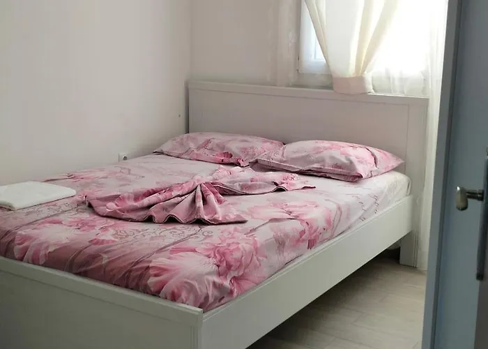 елена * Néa Péramos