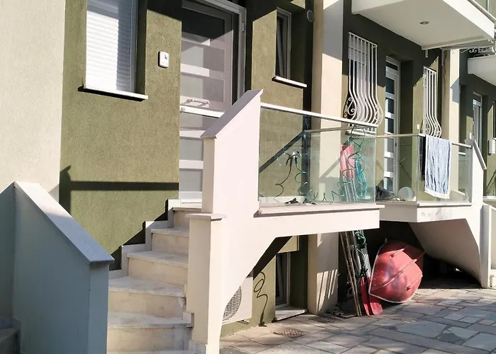 елена Néa Péramos